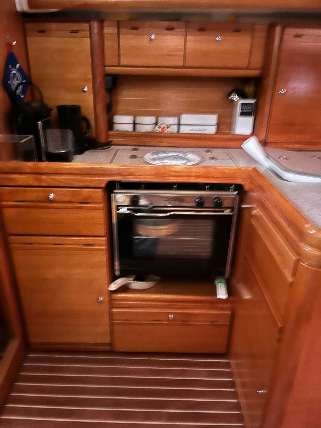 Segelyacht Bavaria 37 Cruiser Sailing World Yachtmakler 18 (1)