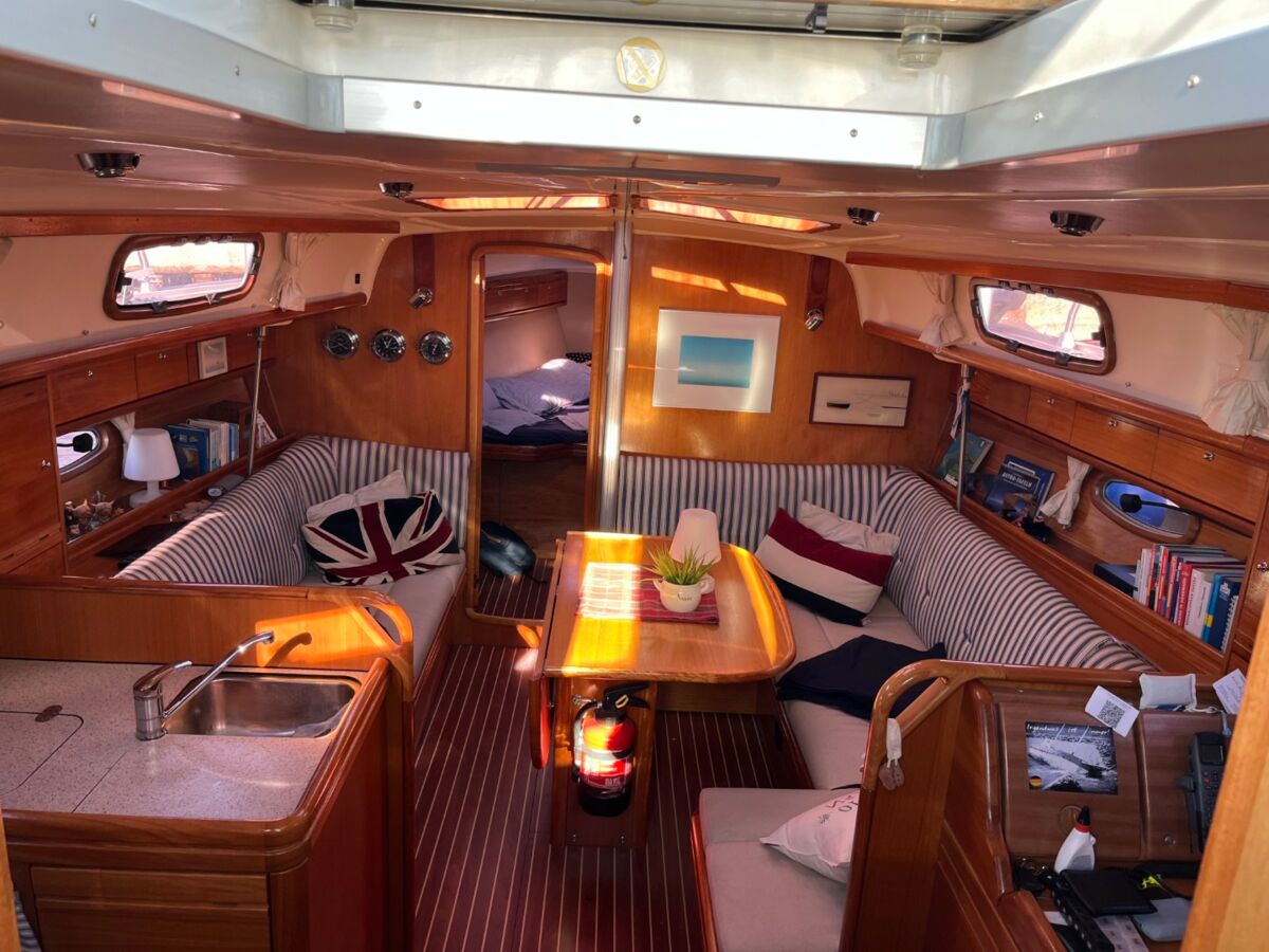 Segelyacht Bavaria 37 Cruiser Sailing World Yachtmakler 25 (1)