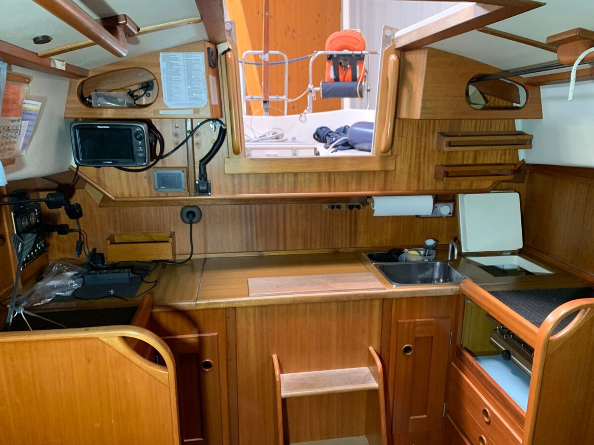 Segelyacht Hallberg-Rassy 29 Sailing World Yachtbrokers 33