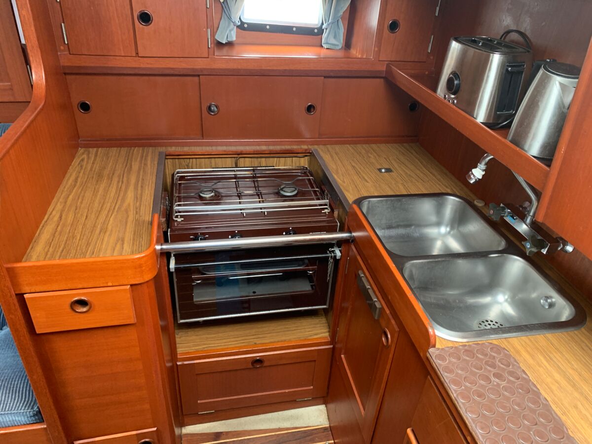 Segelyacht Hallberg-Rassy 352 Scandinavia by Sailing World Yachtbrokers Heiligenahafen 10