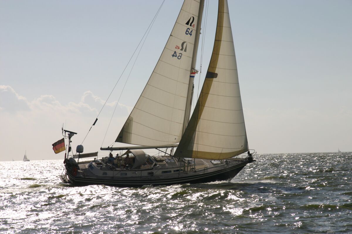 Segelyacht Hallberg-Rassy 45 Sailing World Yachtmakler Heiligenhafen 0
