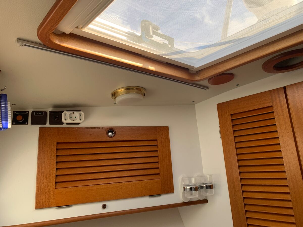 Segelyacht Hallberg-Rassy 45 Sailing World Yachtmakler Heiligenhafen 97