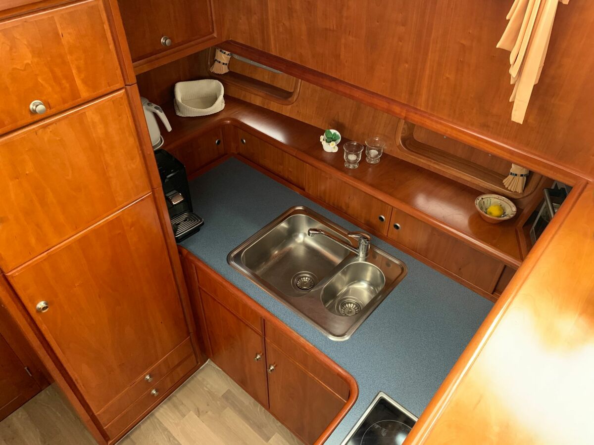 Vacance-1300-motoryacht-sailing-world-yachtbrokers-11