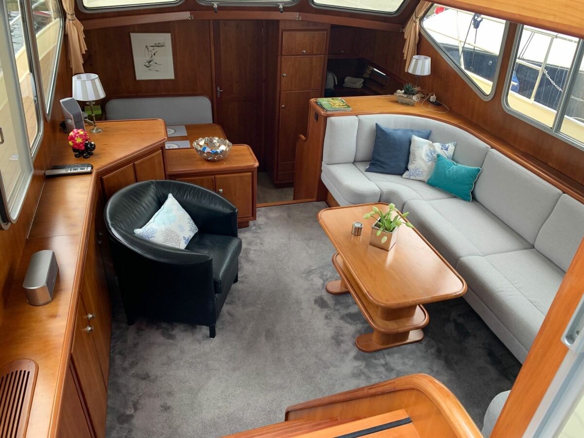Vacance-1300-motoryacht-sailing-world-yachtbrokers-3