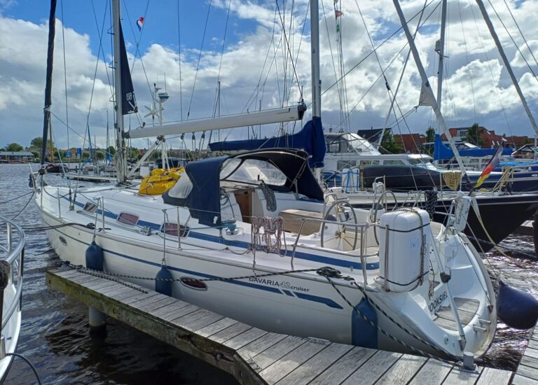 Bavaria 42-Cruiser-Gebrauchtyacht-Sailing-World-Yachtbrokers-1