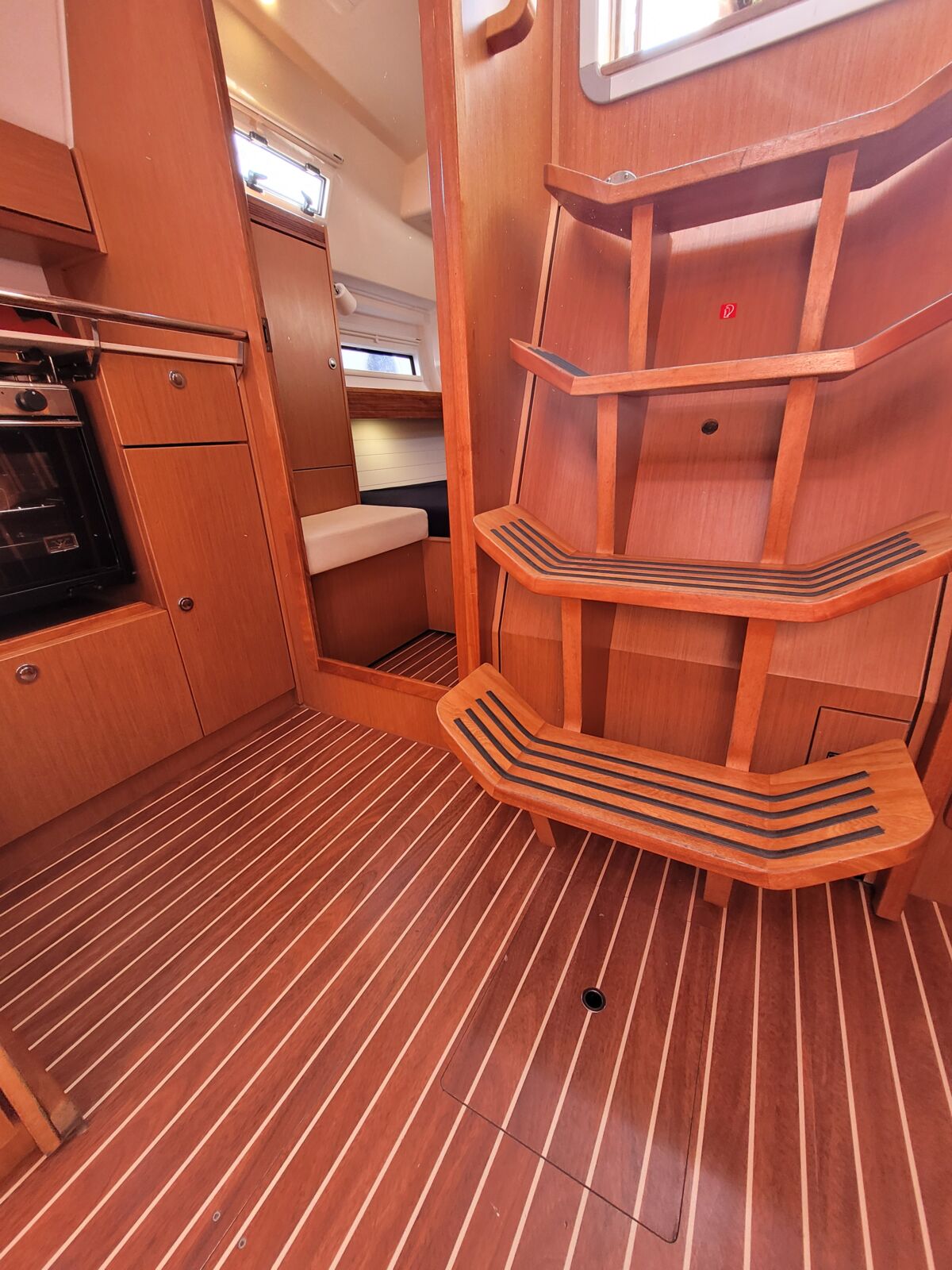 Bavaria Cruiser 36-3 Sailing World Yachtmakler 22