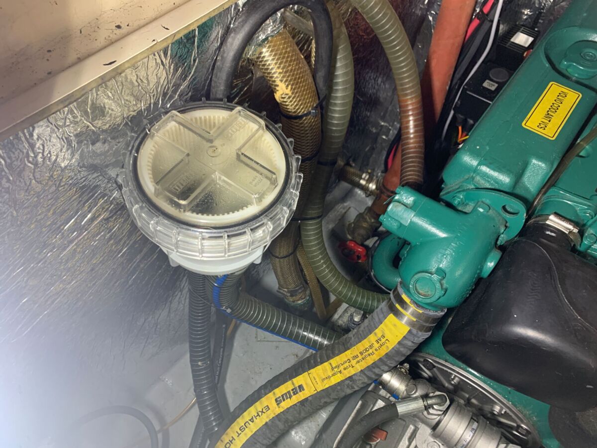 Motorsegler Hallberg-Rassy 94 Sailing World Yachtmakler 88