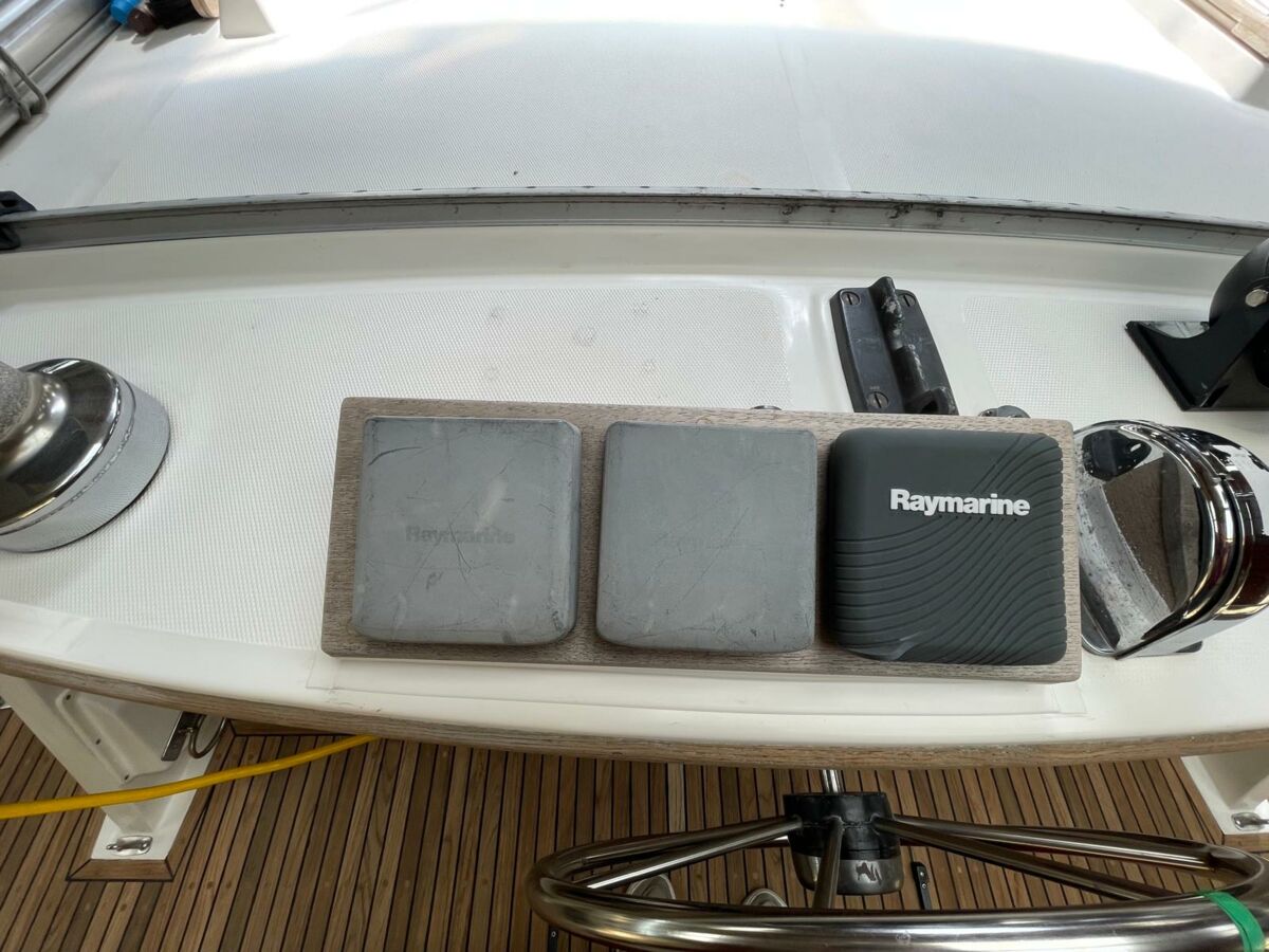 Motorsegler Nauticat 33 Sailing World Yachtmakler 49