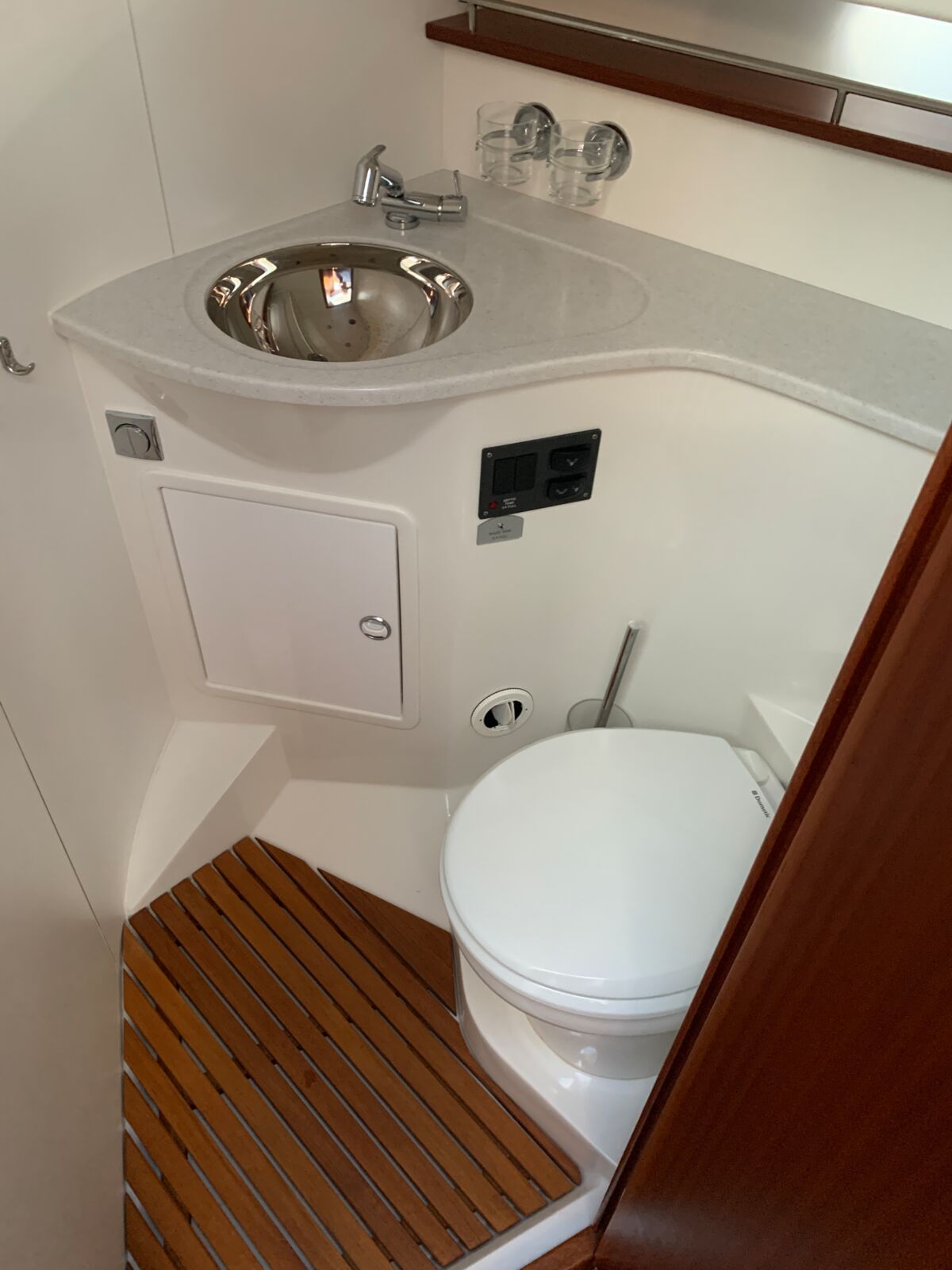 Motoryacht Nimbus 405 Coupe Sailing World Yachtbrokers 17