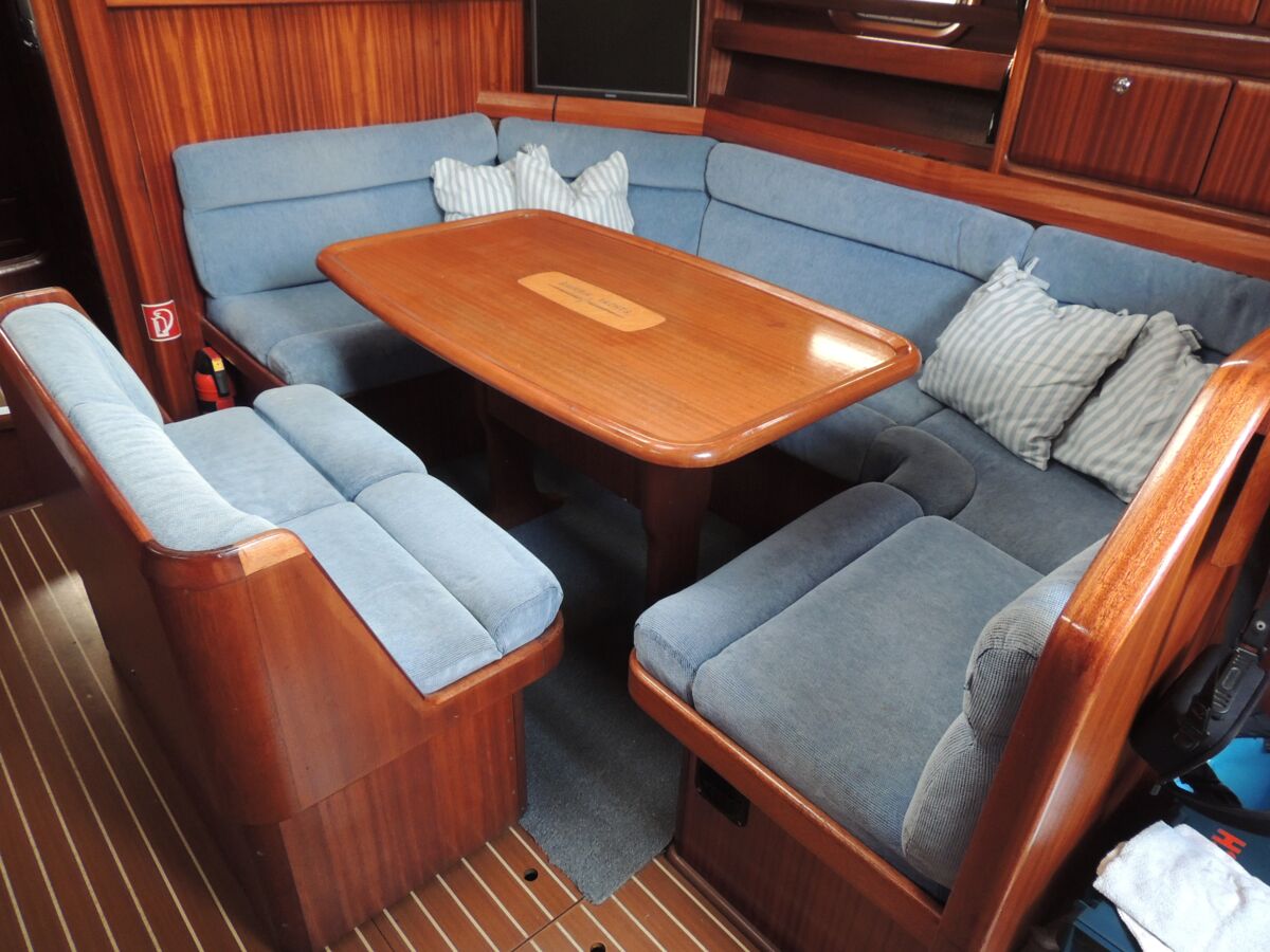 Sailing Yacht Bavaria 42 Sailing World Yachtbrokers 10