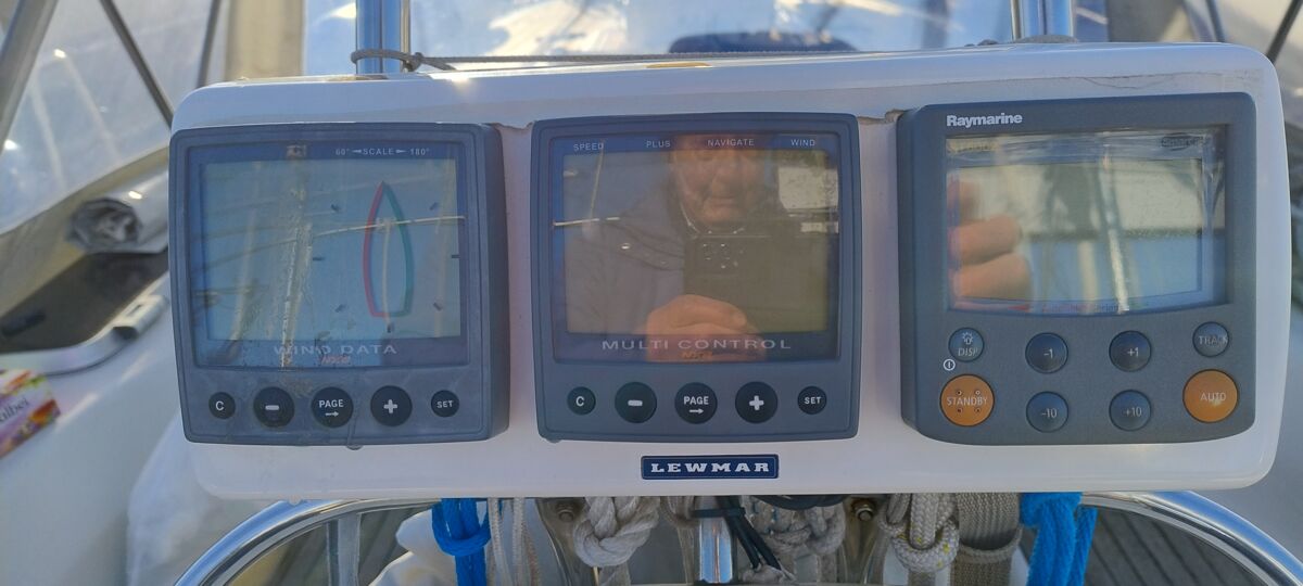 Sailing Yacht Bavaria 42 Sailing World Yachtbrokers 70