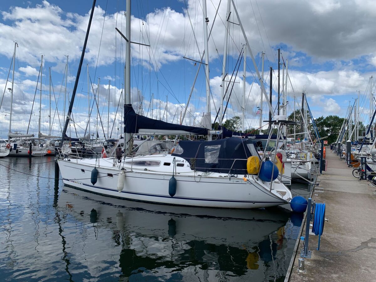 Sailing Yacht Feeling 39 DI Sailing World Yachtbrokers 1