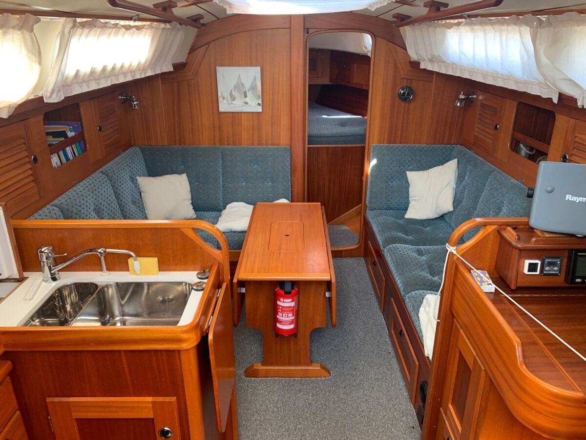 Sailing Yacht Hallberg-Rassy 34 Sailing World Yachtmakler Heiligenhafen 5