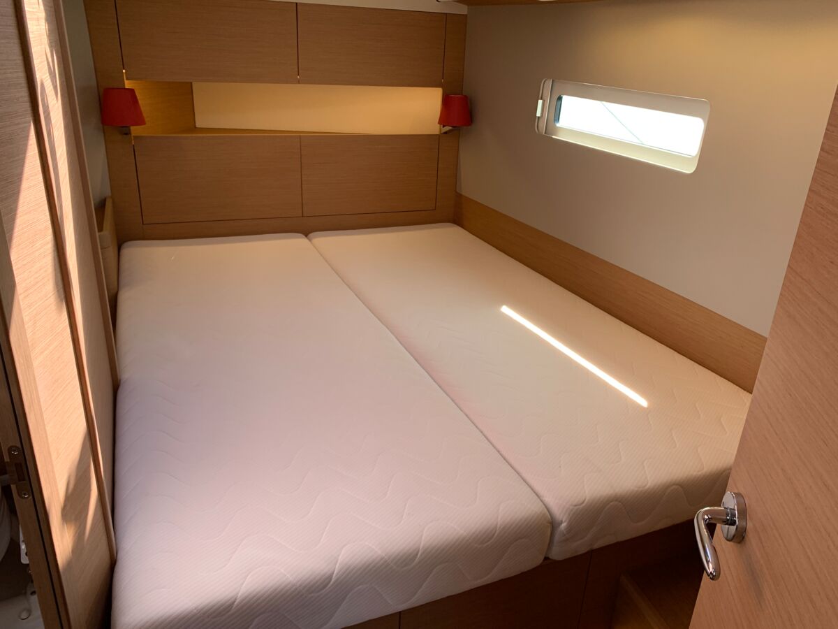 Sailing Yacht Jeanneau Sun Odyssey 410 Sailing World Yachtbrokers 15