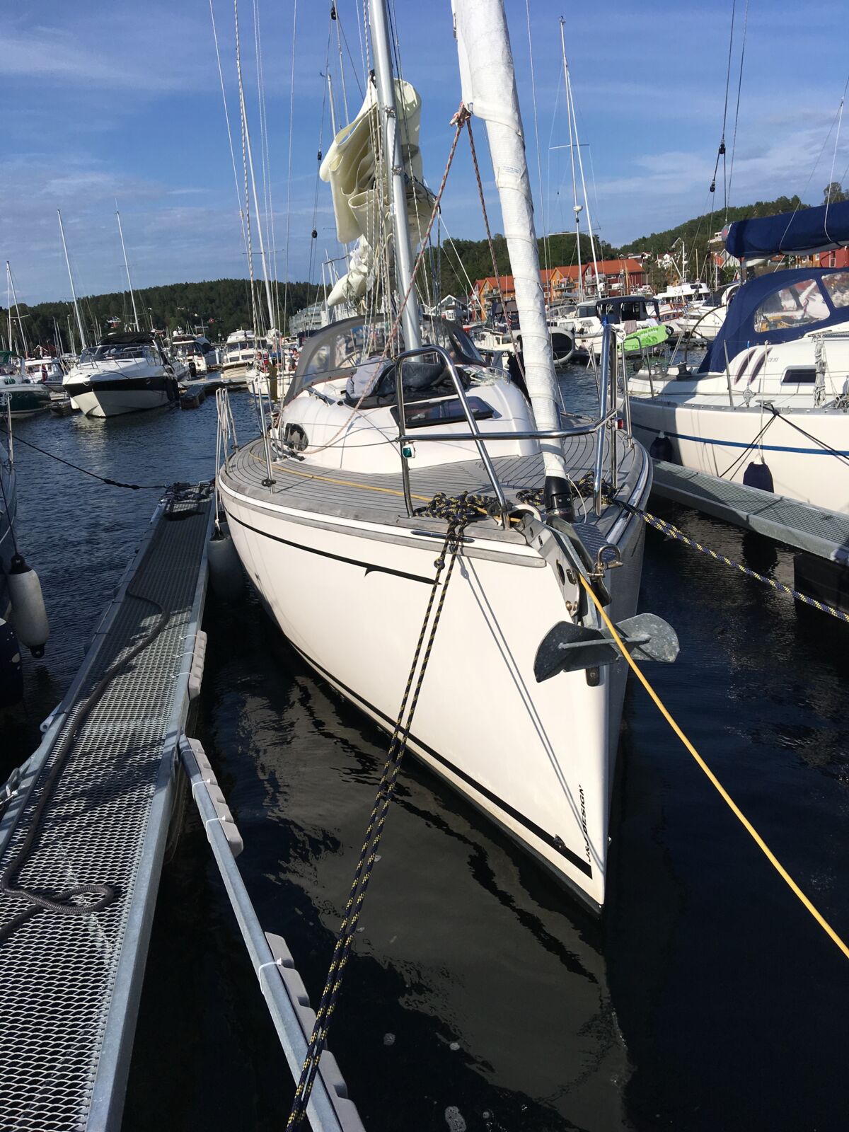 Sailing Yacht Salon 34 Sailing World Yachtbrokers 1