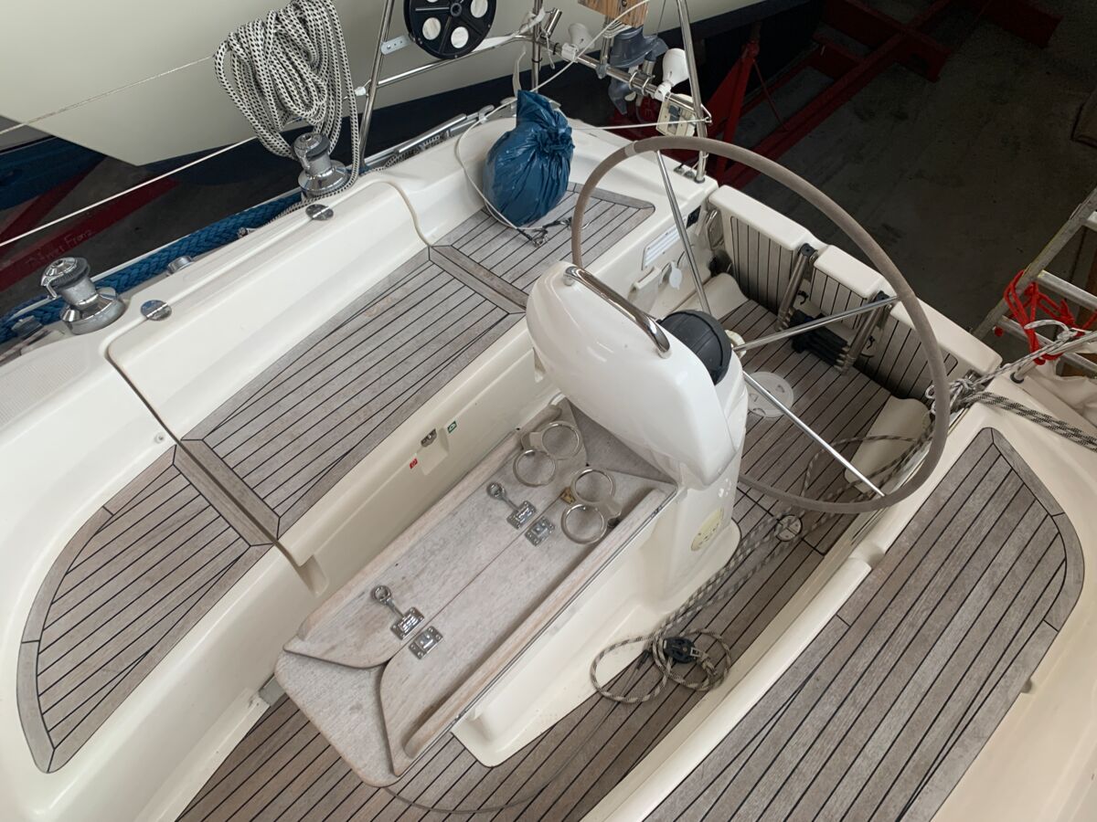 Segelyacht Bavaria 31 Cruiser Sailing World Yachtmakler 37
