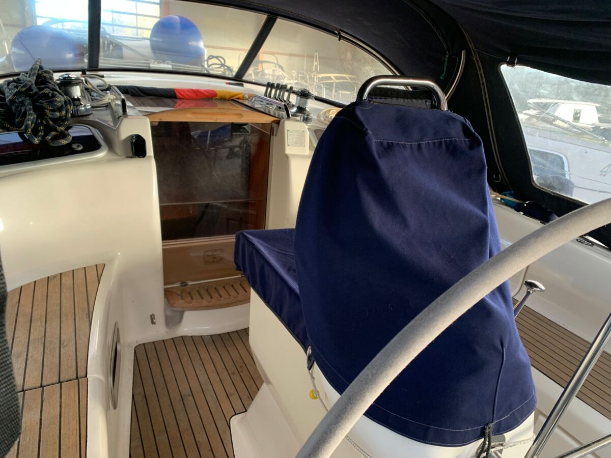 Segelyacht Bavaria 37 Cruiser Sailing World Yachtmakler 40 (1)