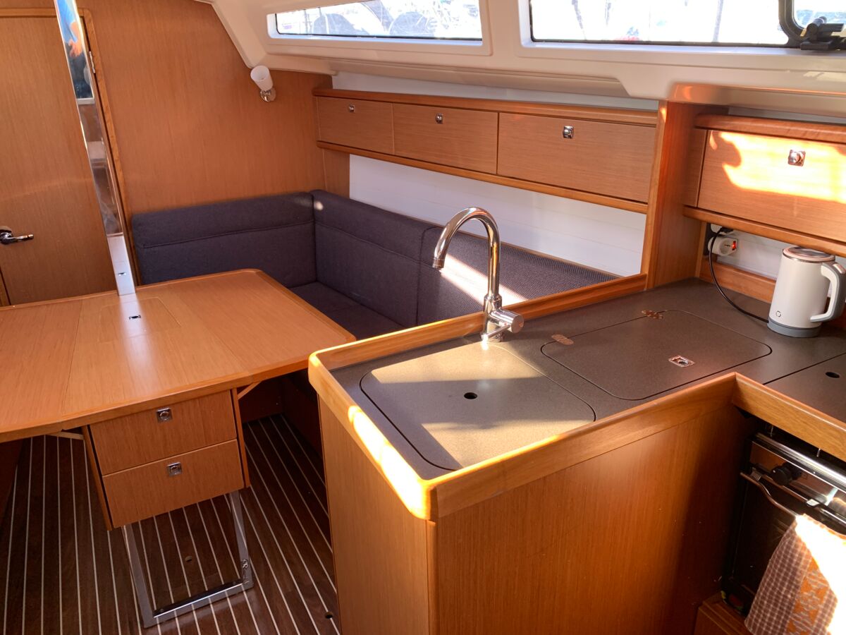 Segelyacht Bavaria Cruiser 33 Sailing World Yachtbrokers Heiligenhafen 24
