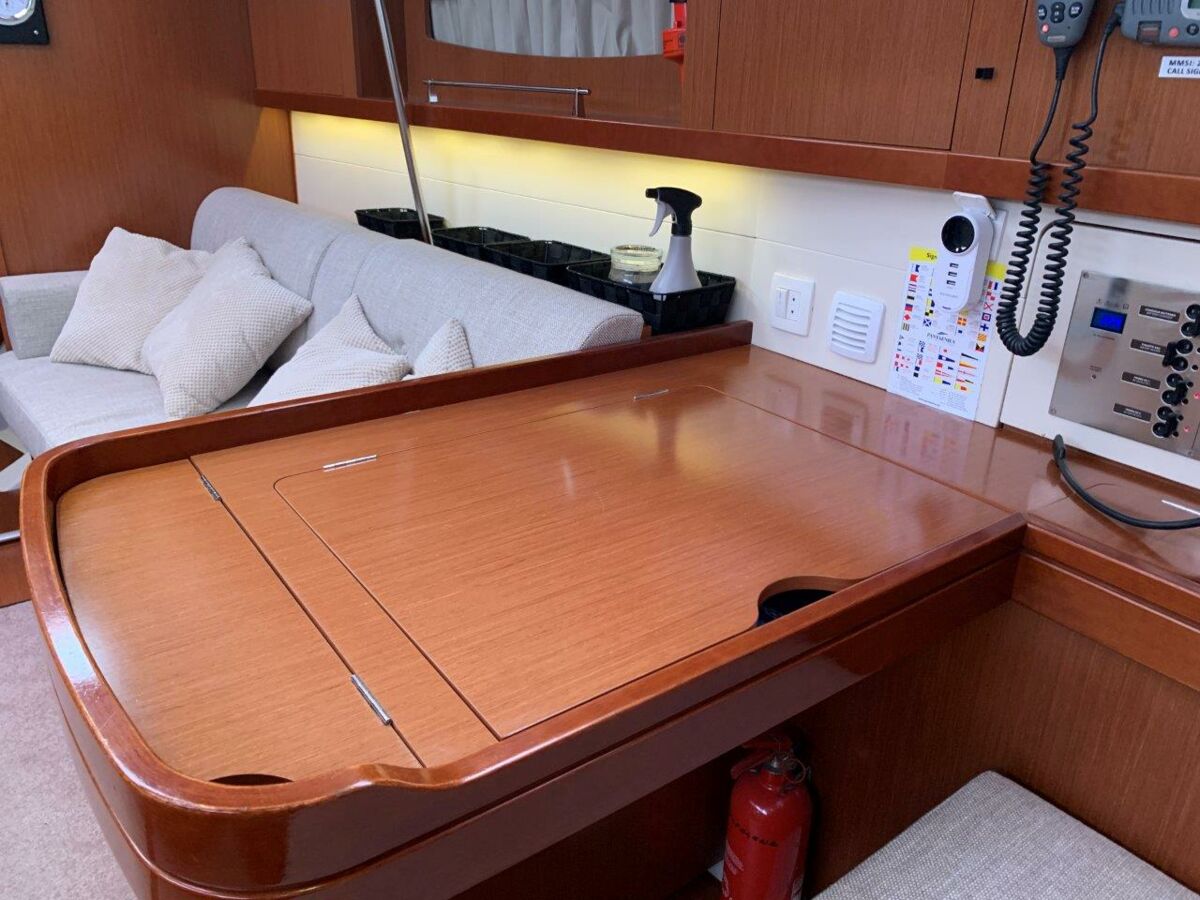 Segelyacht Beneteau Oceanis 46 Sailing World Yachtmakler 64