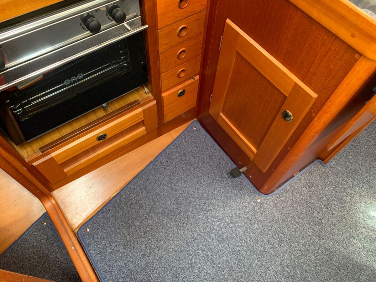 Segelyacht Hallberg-Rassy 34 Sailing World Yachtbrokers 17