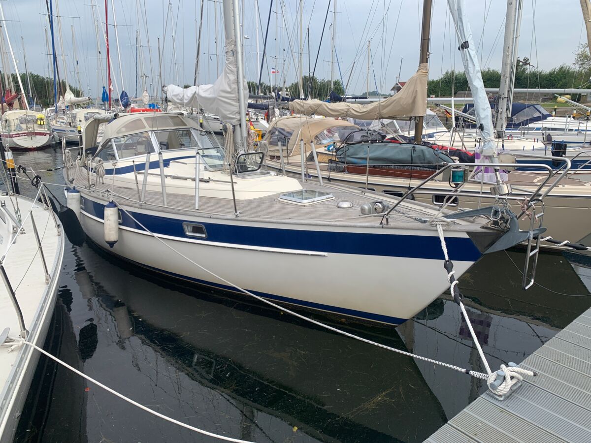 Segelyacht Hallberg-Rassy 352 Scandinavia by Sailing World Yachtbrokers Heiligenahafen 1