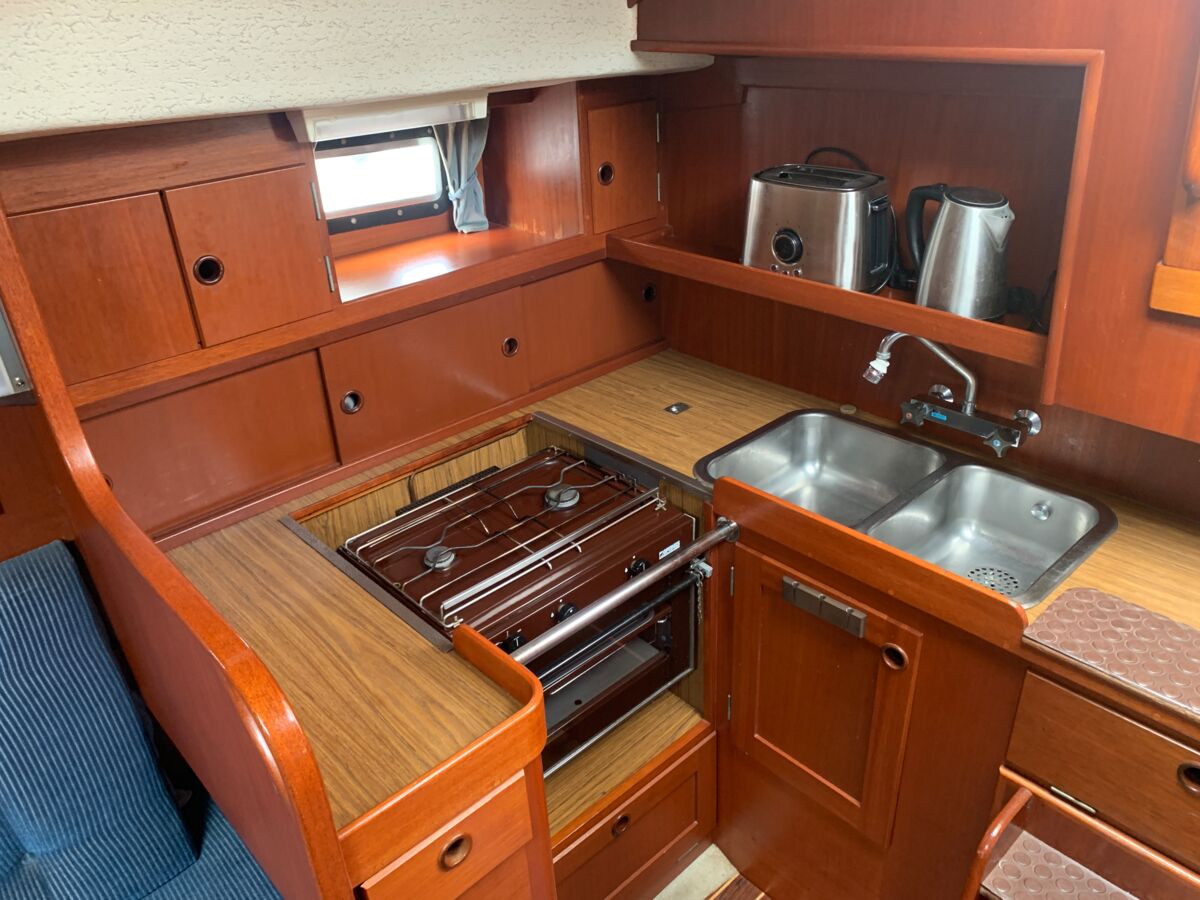 Segelyacht Hallberg-Rassy 352 Scandinavia by Sailing World Yachtbrokers Heiligenahafen 25
