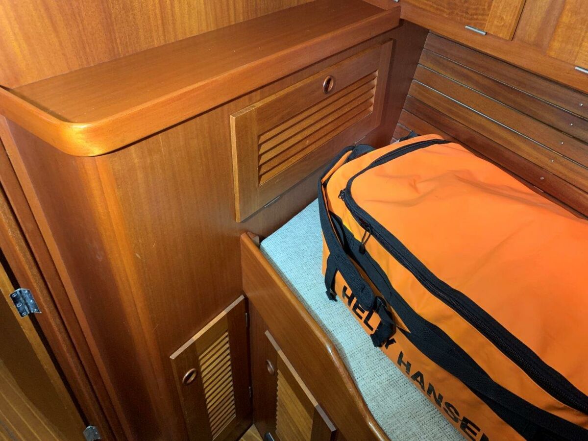 Segelyacht Hallberg-Rassy 45 Sailing World Yachtmakler   (25)