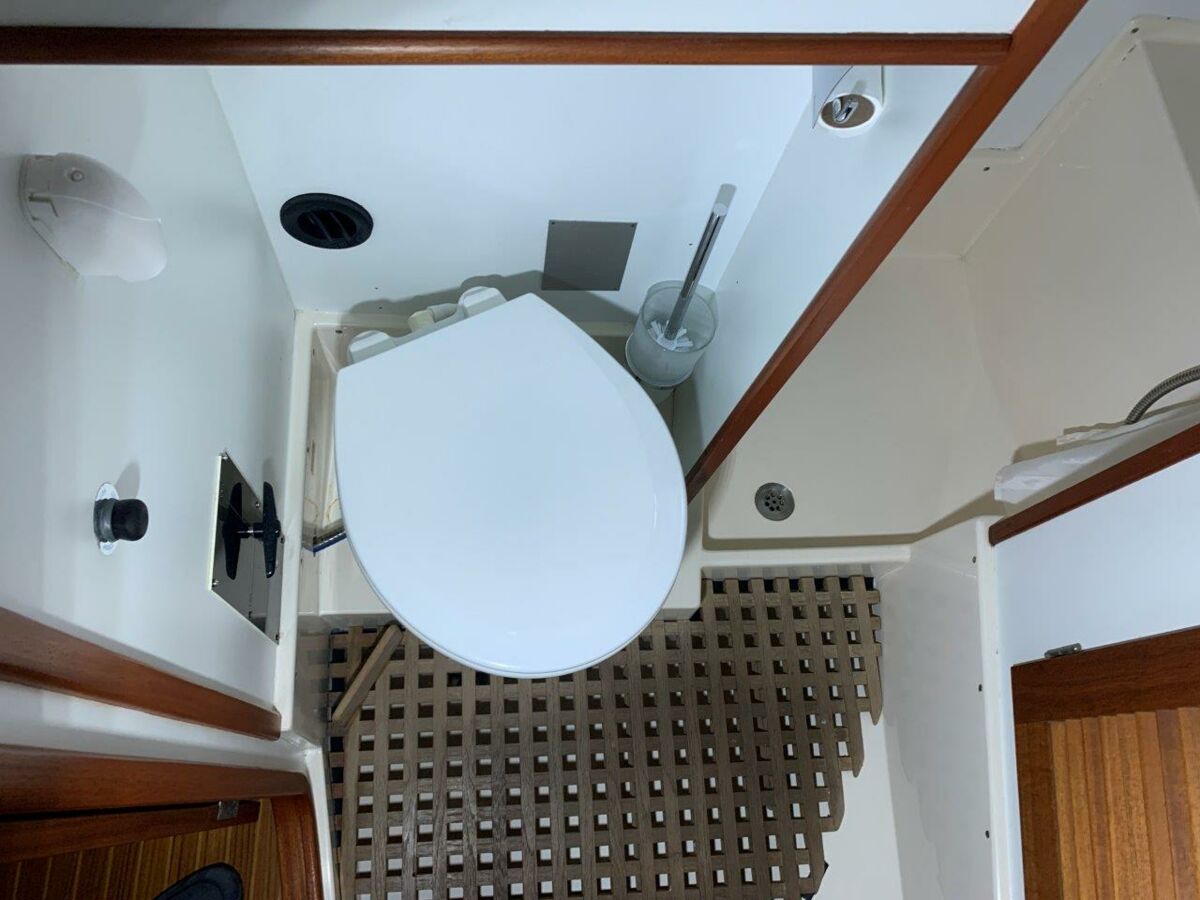 Segelyacht Hallberg-Rassy 45 Sailing World Yachtmakler   (40)