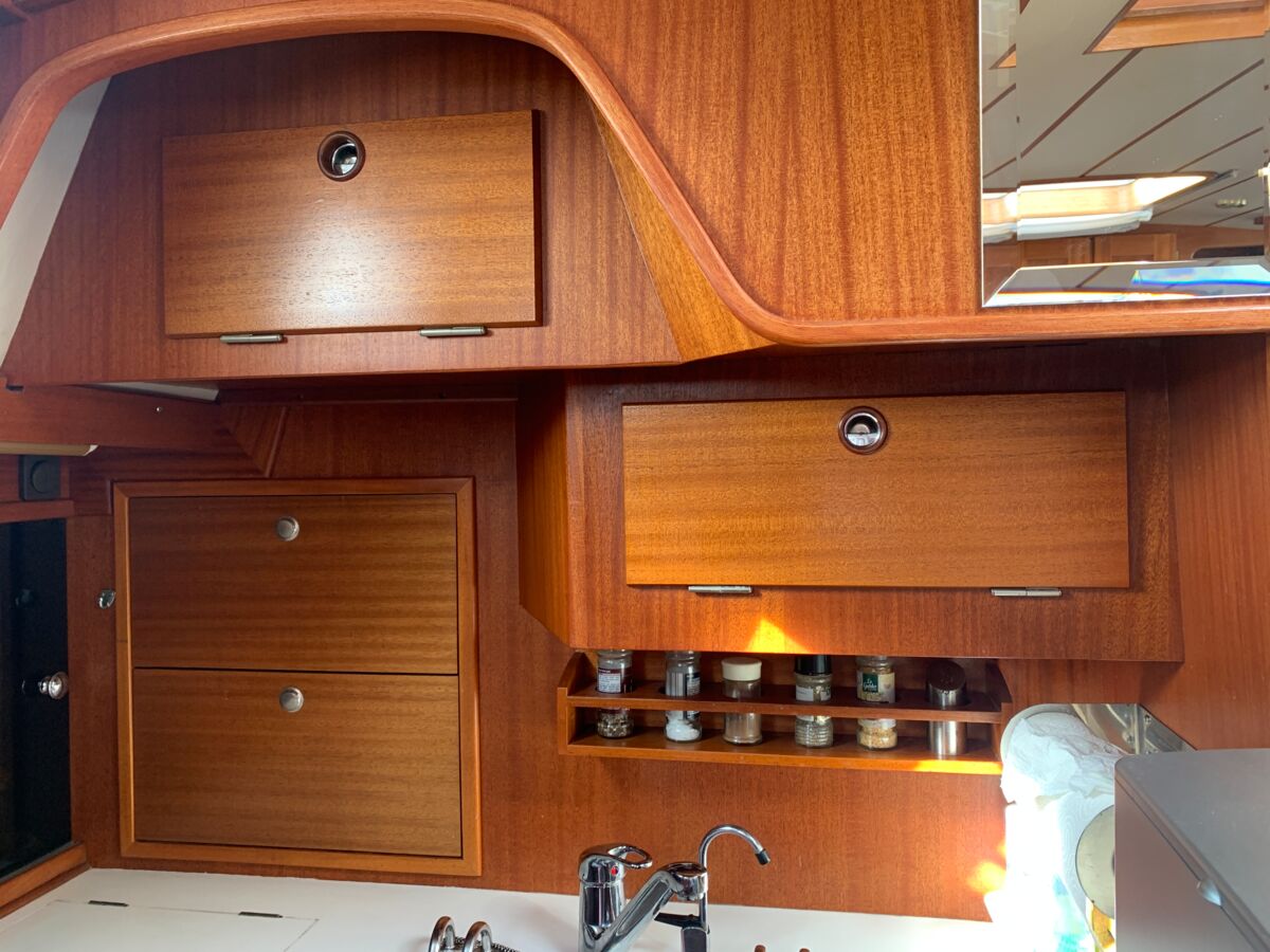 Segelyacht Hallberg-Rassy 45 Sailing World Yachtmakler Heiligenhafen 61