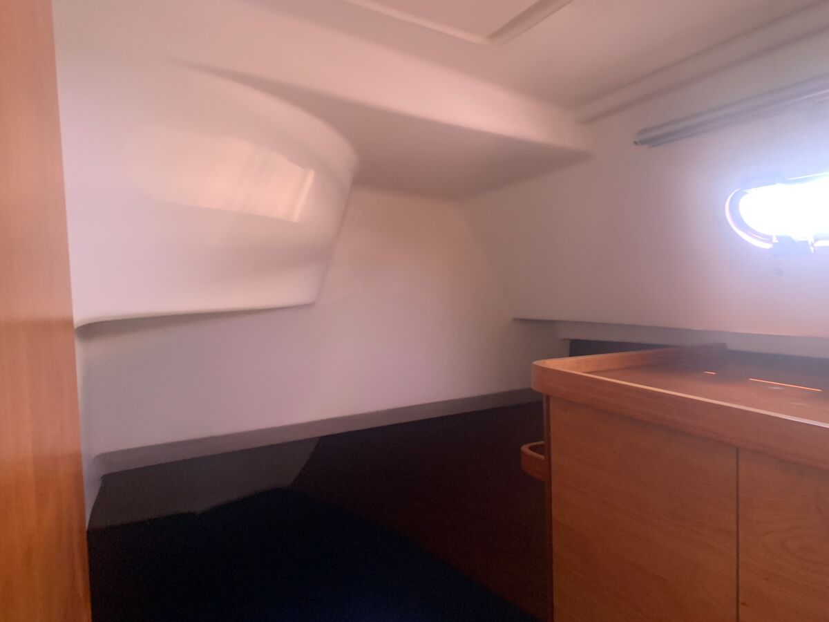 Segelyacht Hanse 370 Sailing World Yachtbrokers Heiligenhafen 25