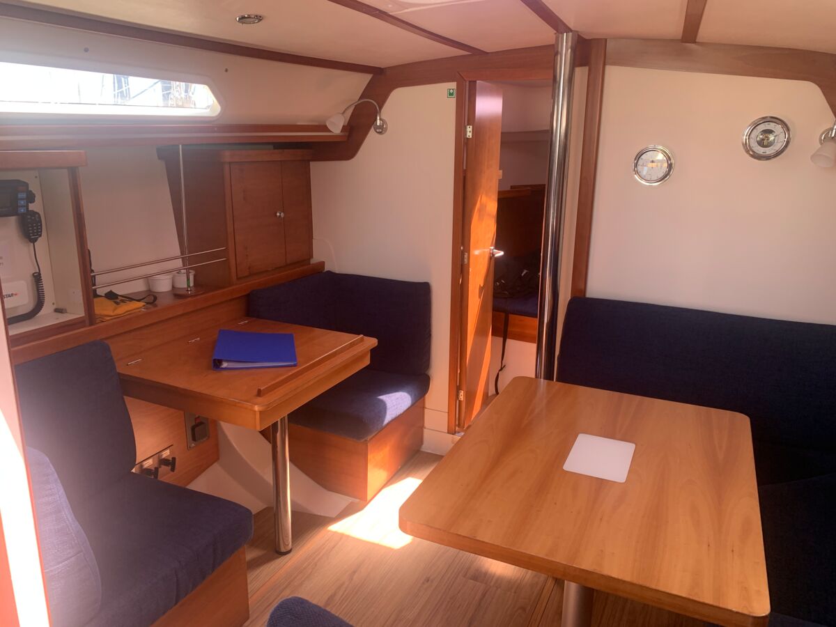 Segelyacht Hanse 370 Sailing World Yachtbrokers Heiligenhafen 4