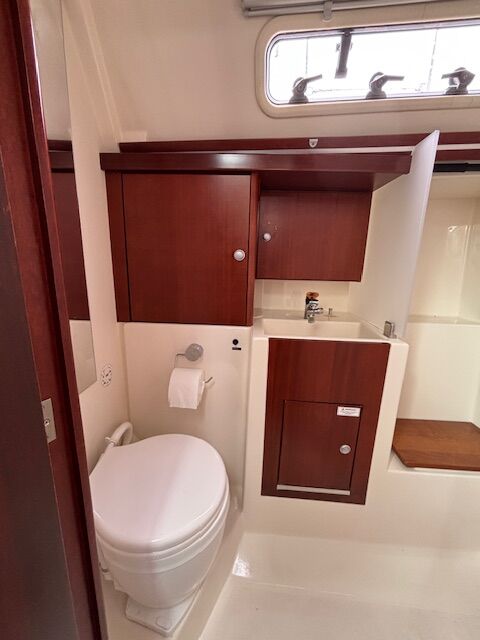 Segelyacht Hanse 375 Sailing World Yachtmakler Heiligenhafen 11