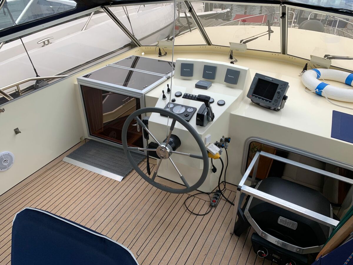 Vacance-1300-motoryacht-sailing-world-yachtbrokers-27