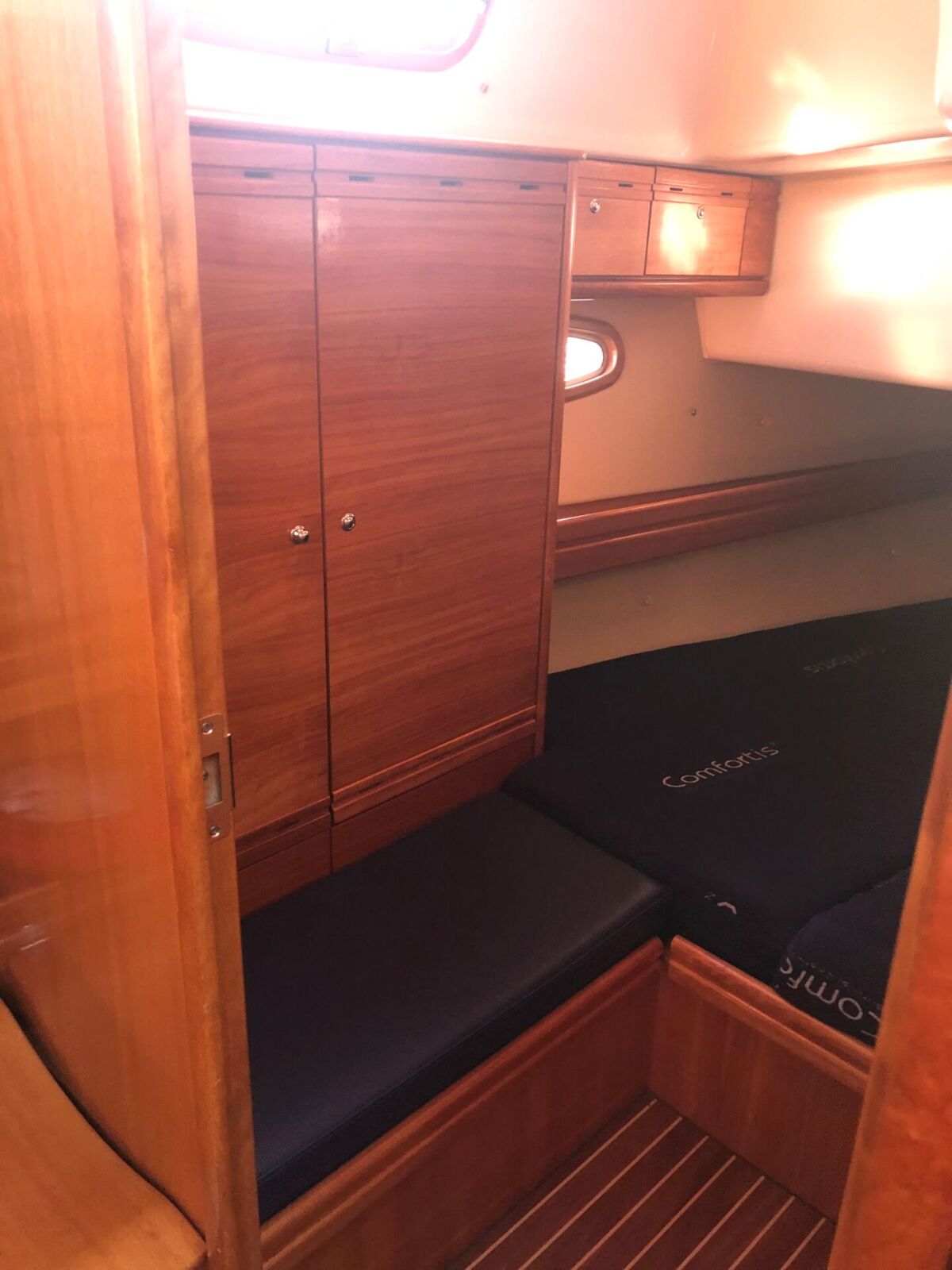 Bavaria 42-Cruiser-Gebrauchtyacht-Sailing-World-Yachtbrokers-10