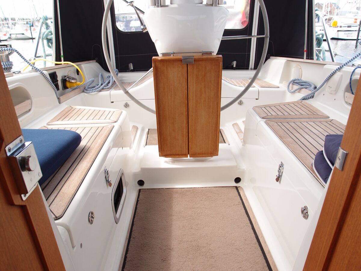 Degeroe38DS-Sailing-World-Yachtbrokers-26