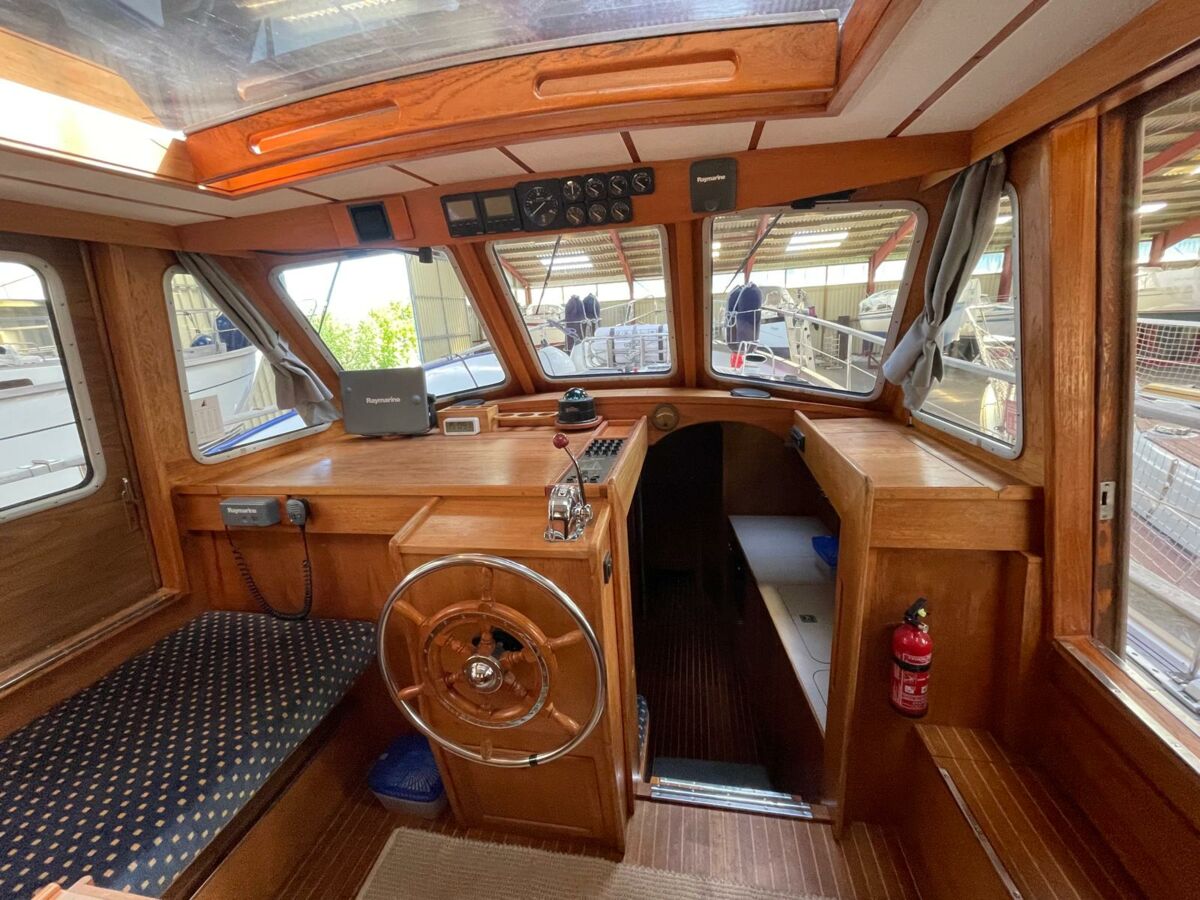 Motorsegler Nauticat 33 Sailing World Yachtmakler 25