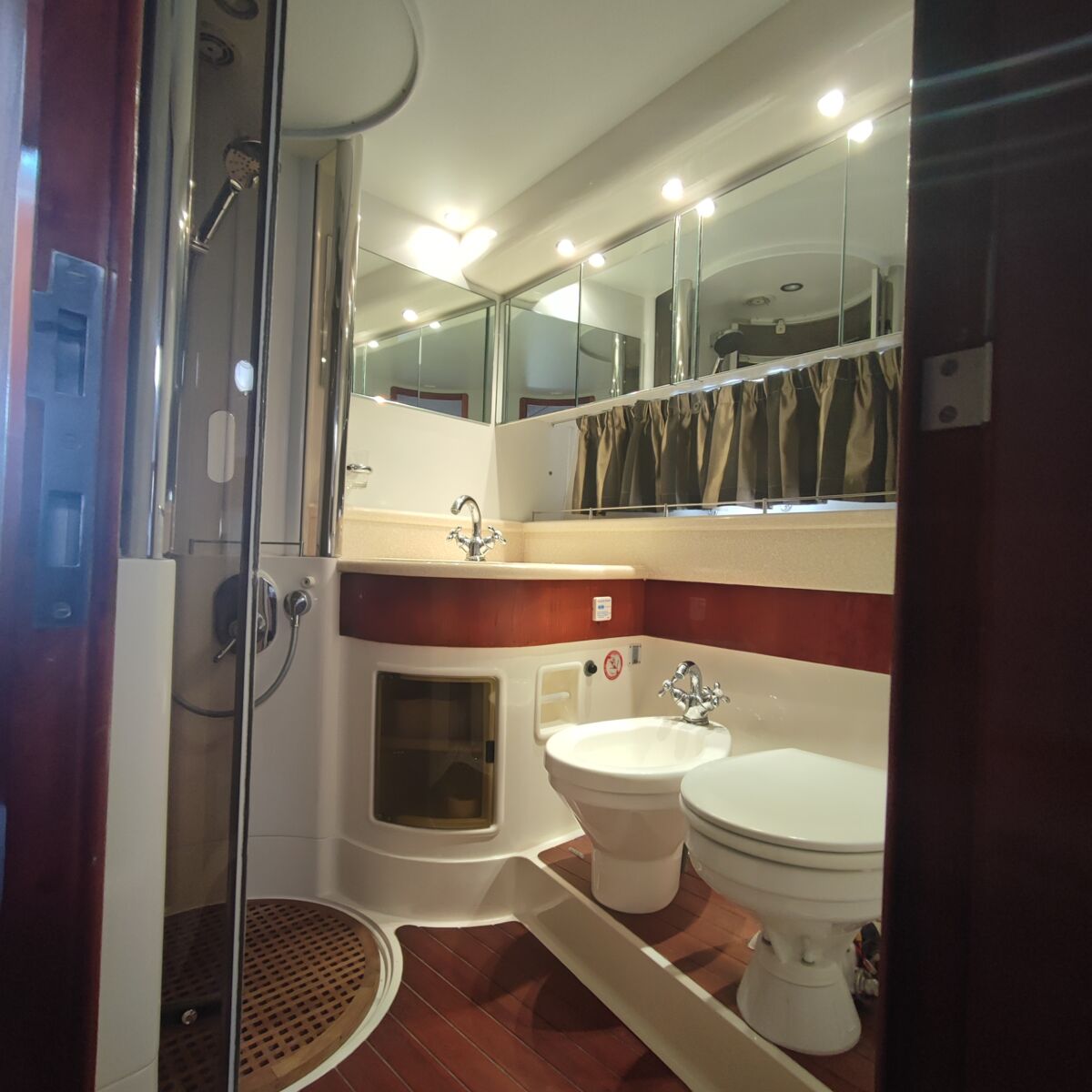 Motoryacht Fairline Squadron 50 Sailing World Yachtbrokers 12