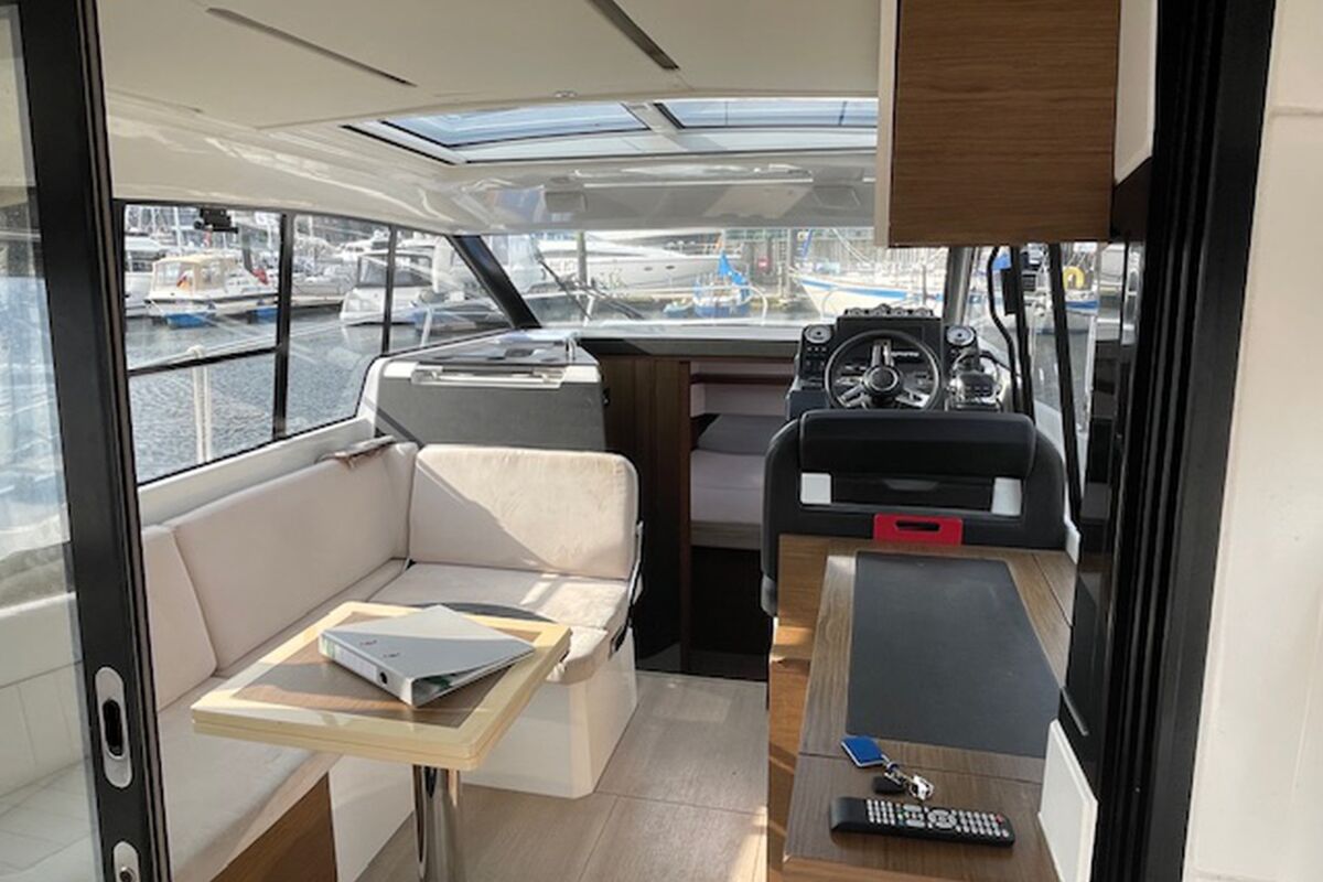 Motoryacht Jeanneau NC 33 Sailing World Yachtbrokers 4
