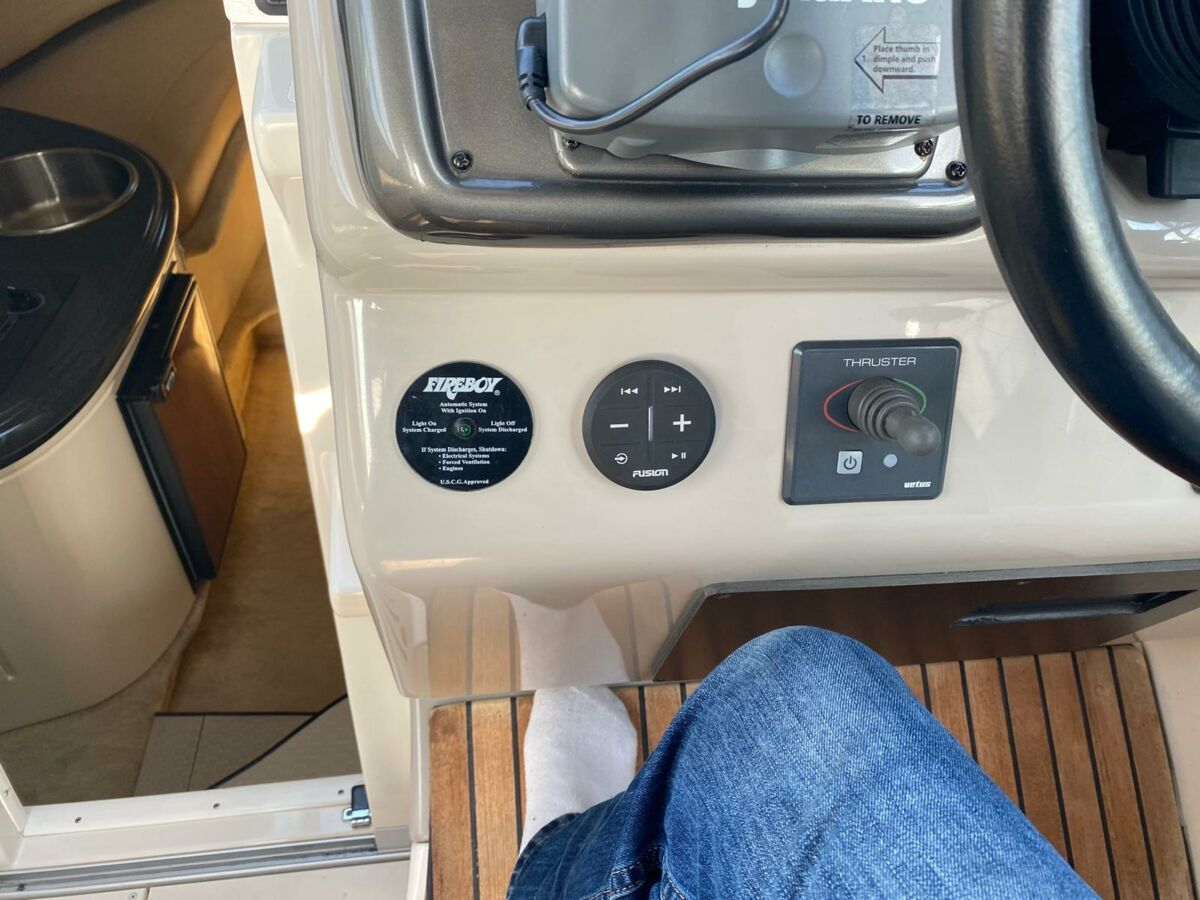 Motoryacht Monterey 270 Cruiser Sailing World Yachtmakler 13