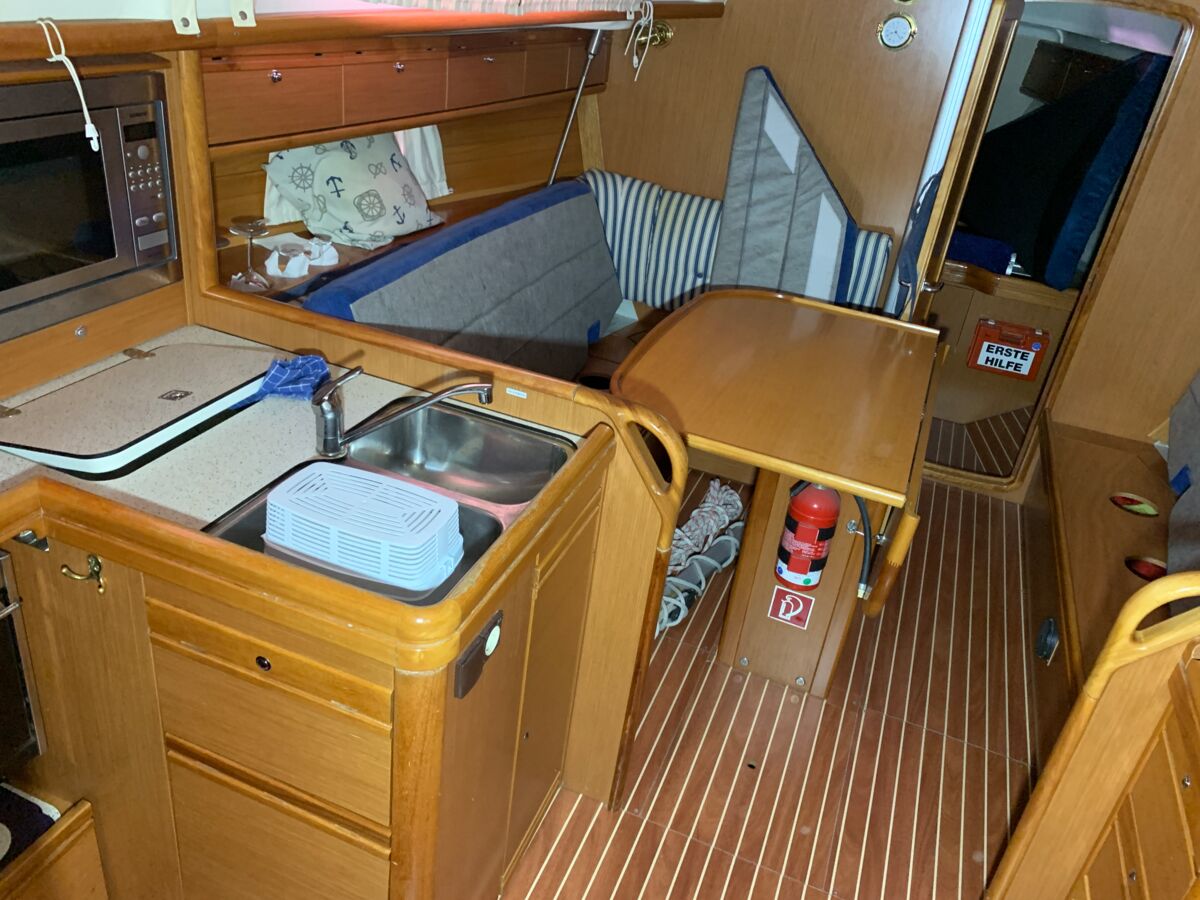 Sailing Yacht Bavaria 34 Cruiser Sailing World Yachtbrokers Heiligenhafen 54