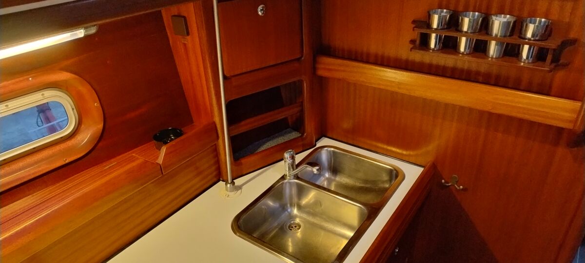 Sailing Yacht Bavaria 42 Sailing World Yachtbrokers 23