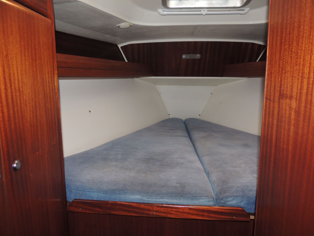 Sailing Yacht Bavaria 42 Sailing World Yachtbrokers 34