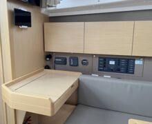Sailing Yacht Beneteau Oceanis 38 - 12