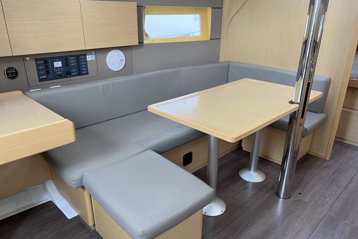 Sailing Yacht Beneteau Oceanis 38 - 16