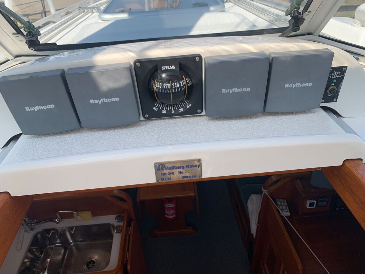 Sailing Yacht Hallberg-Rassy 34 Sailing World Yachtmakler Heiligenhafen 75