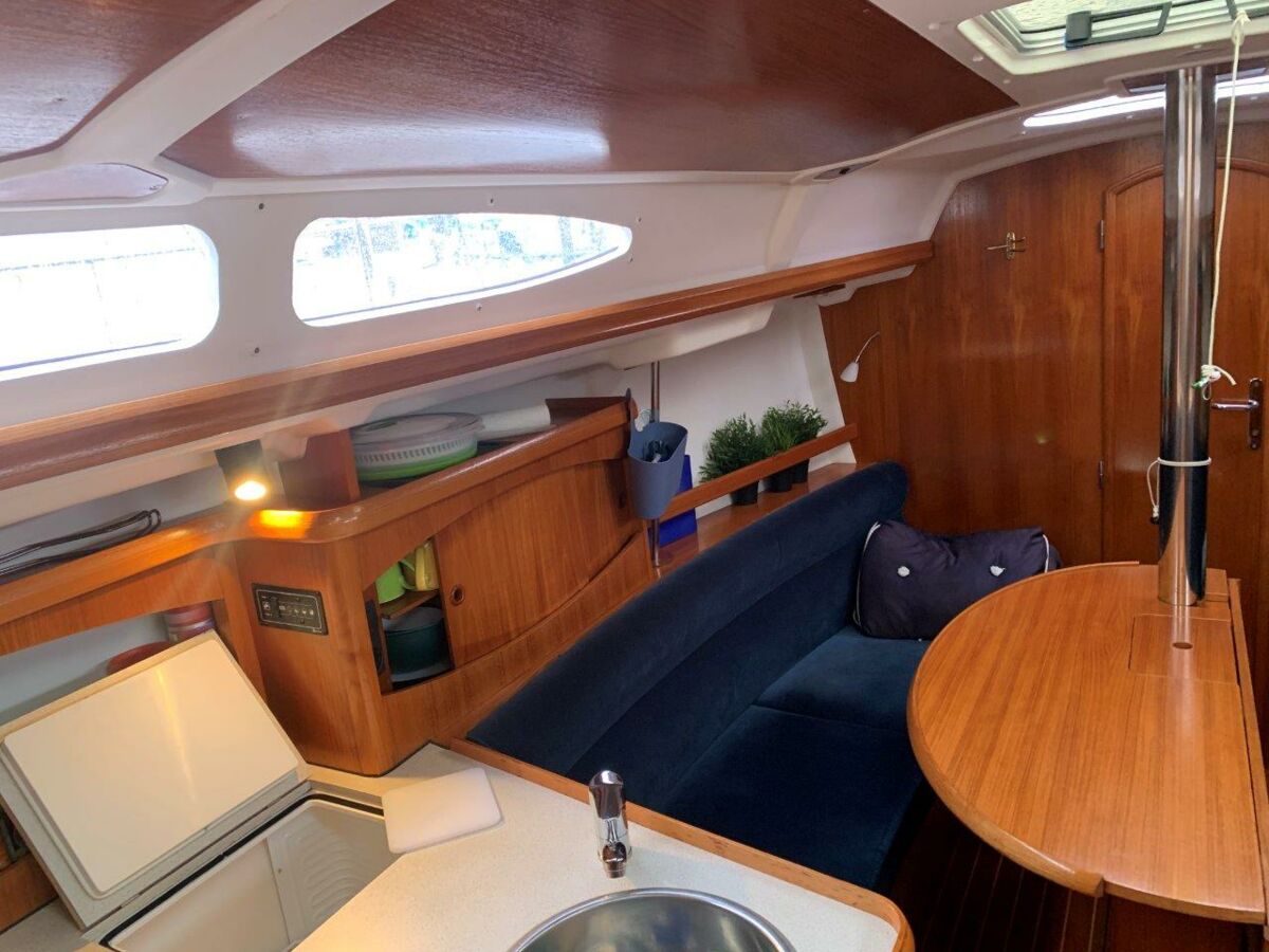 Sailing Yacht Jeanneau Sun Odyssey 32.2 Sailing World Yachtbrokers Heiligenhafen 11