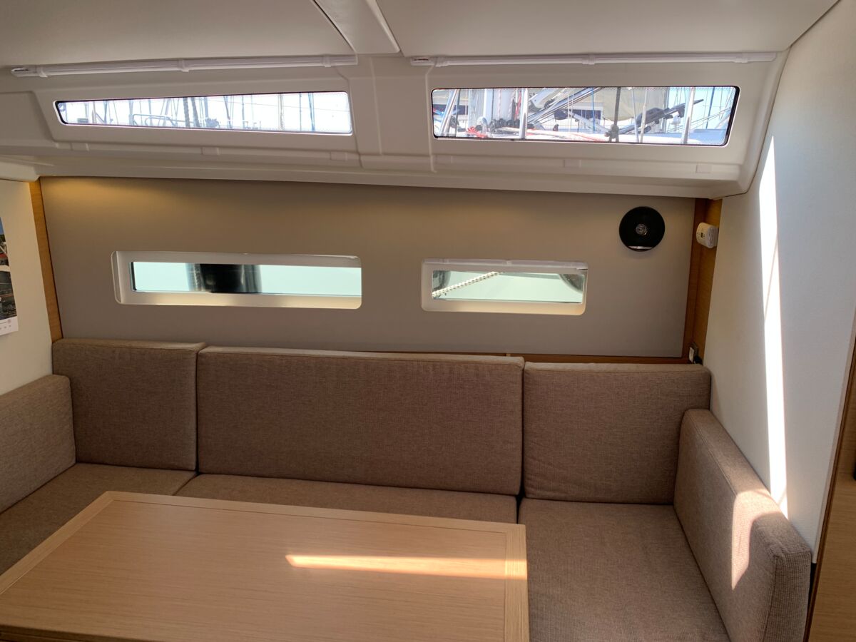 Sailing Yacht Jeanneau Sun Odyssey 410 Sailing World Yachtbrokers 11
