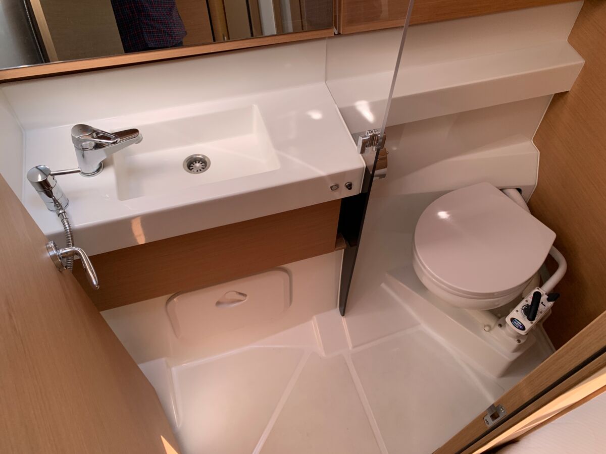Sailing Yacht Jeanneau Sun Odyssey 410 Sailing World Yachtbrokers 16