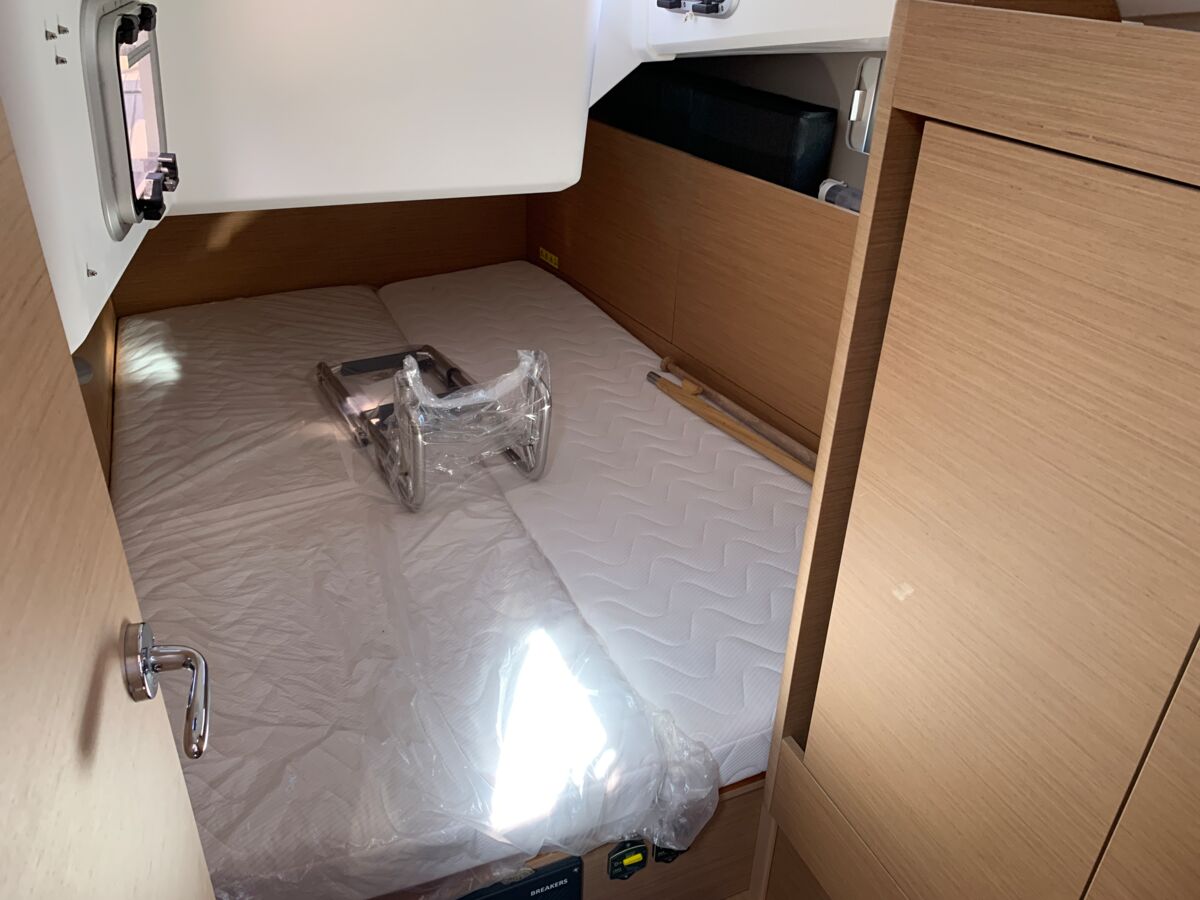 Sailing Yacht Jeanneau Sun Odyssey 410 Sailing World Yachtbrokers 34