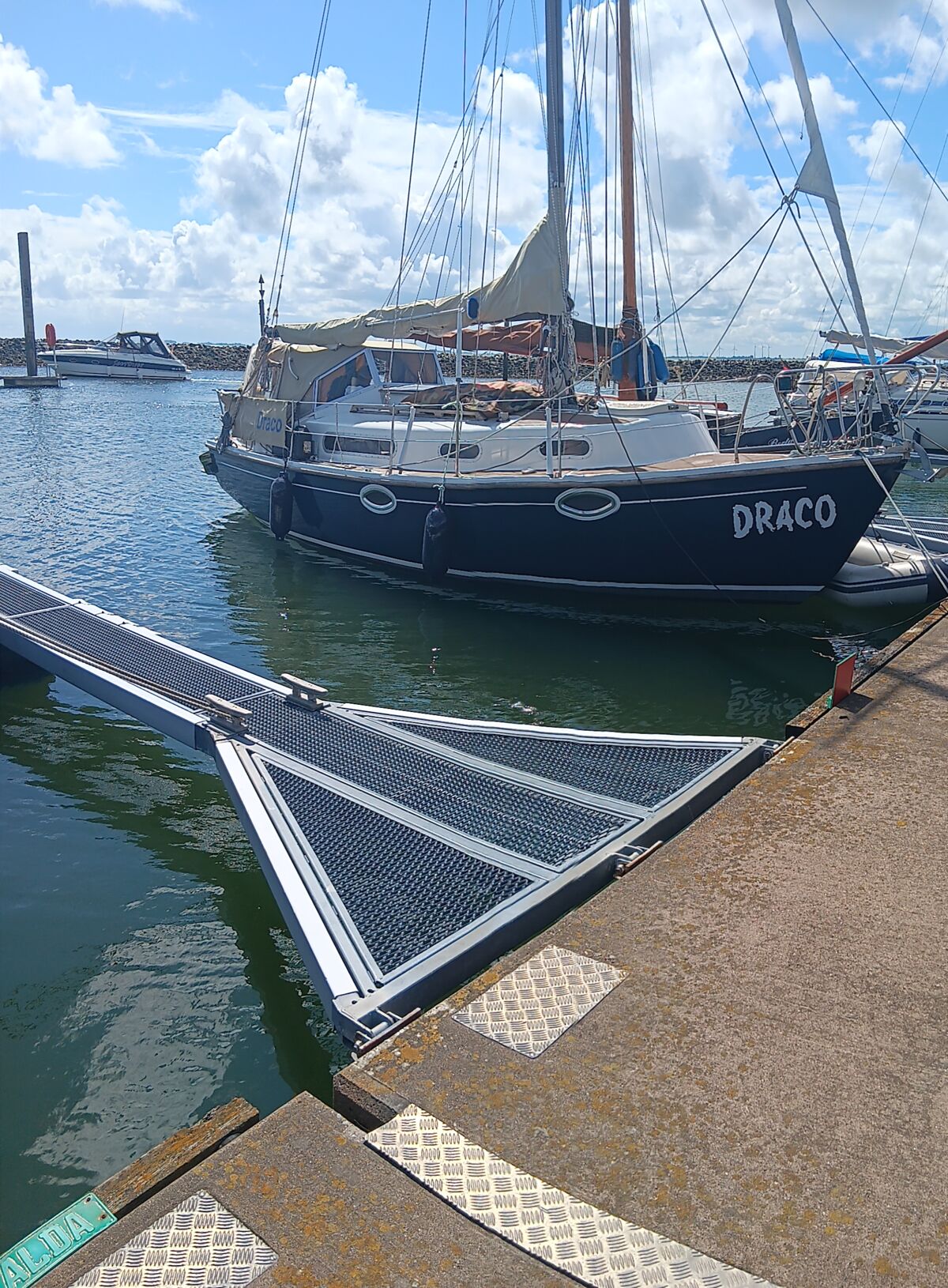 Sailing Yacht Snapdragon Sailing World Yachtbrokers 4